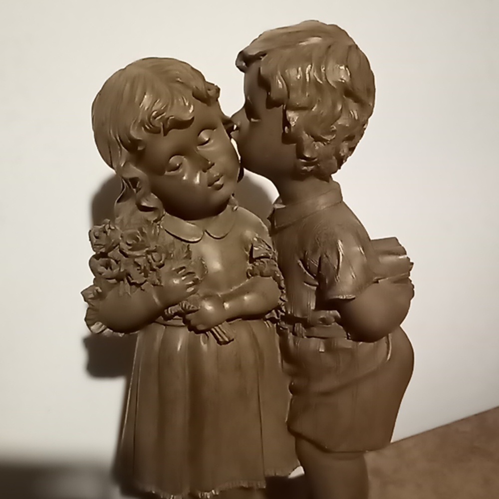 Vintage Faux Bronze Wood Carved Garden Statue 1970-80's Boy & Girl Kissing - Picture 2 of 7